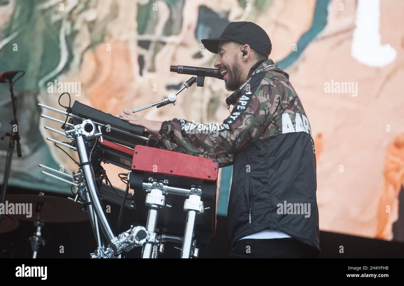 Mike Shinoda performs on stage on day 3 of Leeds Festival in Bramham Park in Leeds, UK. Picture date: Sunday 26 August 2018. Photo credit: Katja Ogrin/ EMPICS Entertainment. Stock Photo