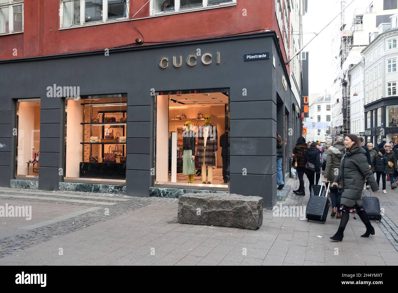 Copenhagen 05 November 2021r / Tourists are shopprs walk by Gucci store on stroeget in danish capital. (Photo. FRRcis Joseph Dean/Dean Pictures Stock Photo - Alamy