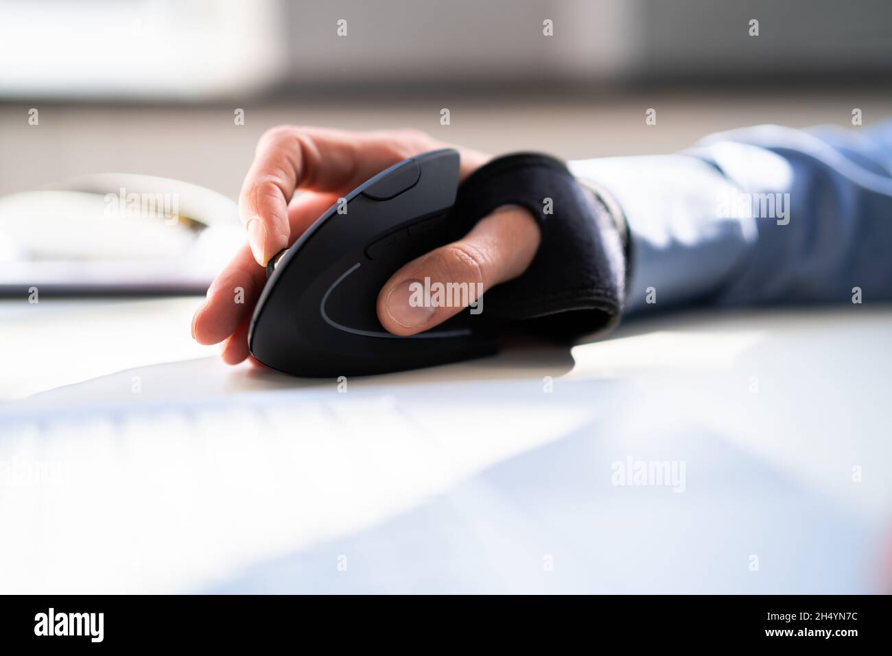 Vertical Ergonomic Optical Mouse For Carpal Tunnel Syndrome Prevention  Stock Photo - Alamy