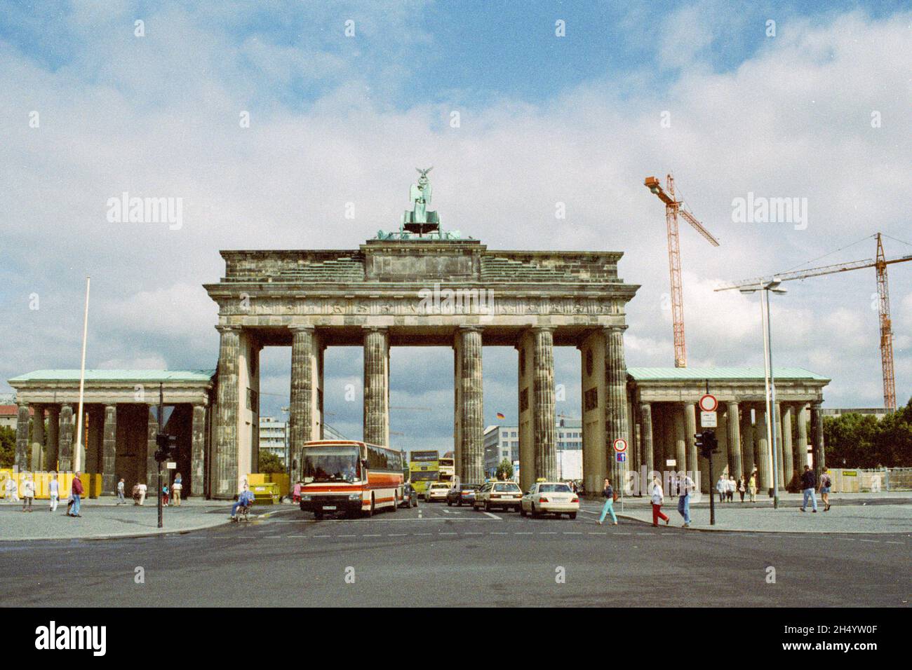 THE　ALFEE　in　BERLIN　at　Brandenburg　Tor THE ALFEE in BERLIN at Brandenburg Tor 26th. September. 1999