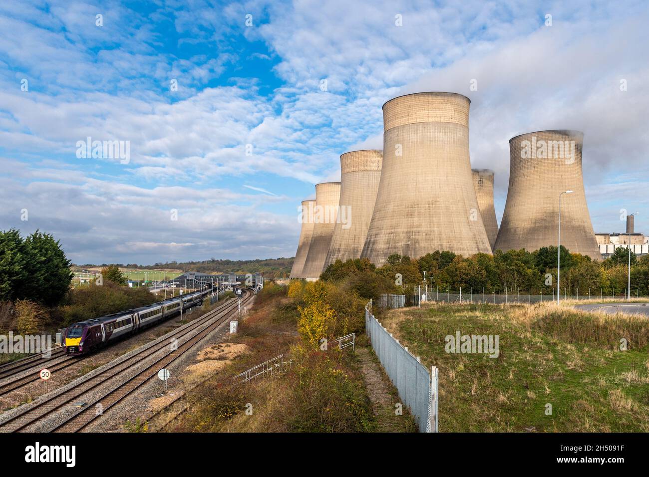 Ratcliffe on Soar. Nottingham, UK. 5th Nov, 2021. Ratcliffe Power Station was spewing out tons of emissions today as a train leaves East Midlands Parkway. It comes as the COP26 summit is taking place in Glasgow, UK, where climate activist Greta Thunberg led thousands of young people in a protest calling for action on climate change. Credit: AG News/Alamy Live News Stock Photo