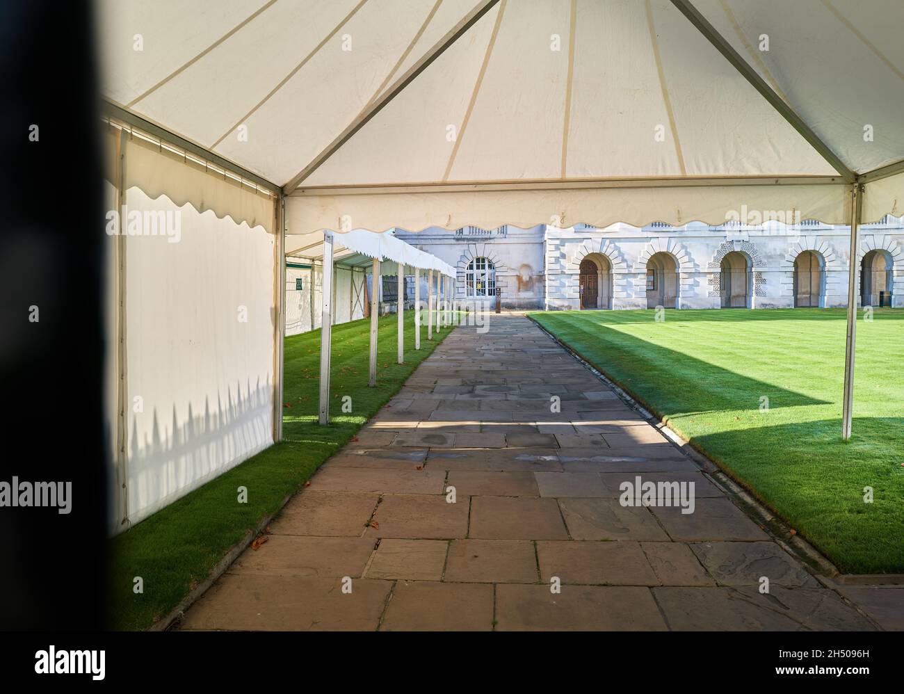 Temporary shelter in the quadrangle at Senate House, university of Cambridge, England, to shelter visitors at graduation ceremonies. Stock Photo
