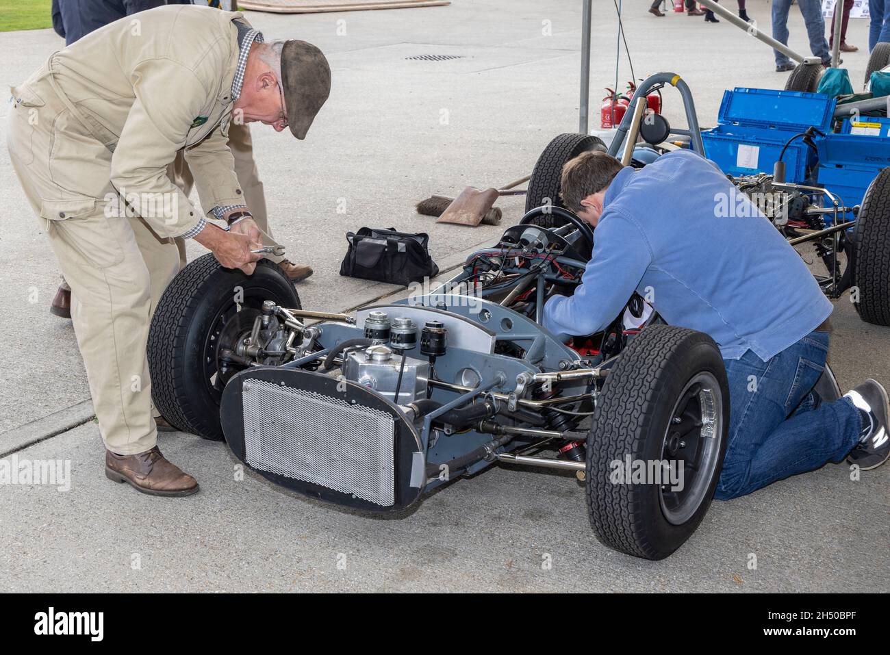 Formula Junior single-seater racer being prepared for the Arundell Cup race at the Goodwood 78th Members Meeting, Sussex, UK. Stock Photo