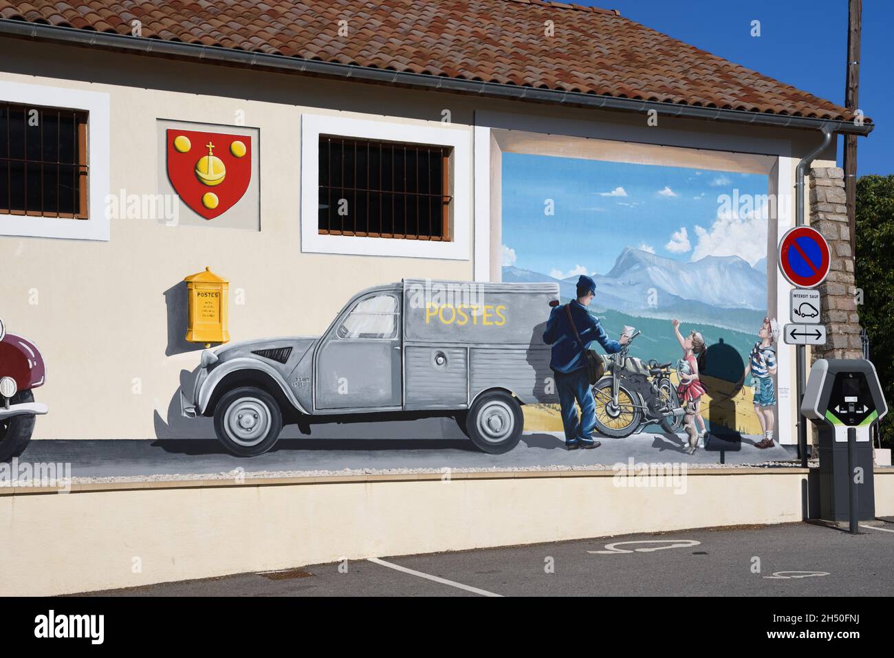 Petrol Station, Filling Station or Gas Station with Decorative Mural or Wall Painting of Vintage Citroen 2CV Car Comps-sur-Artuby Provence France Stock Photo