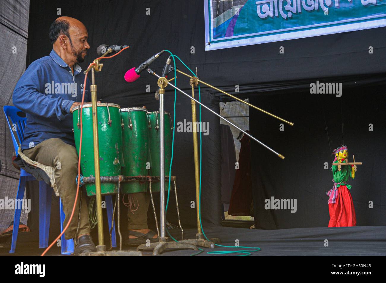 Moni Mukta puppet group of B. Baria, performing a puppet show at an event to celebrate the 15 year anniversary of Sylhet Agricultural University, Sylhet, Bangladesh. Stock Photo