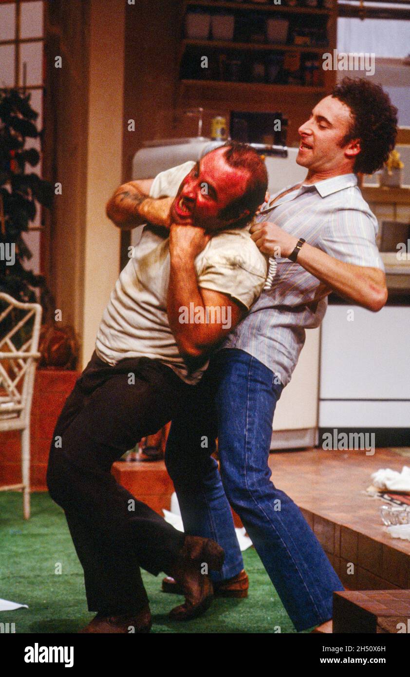 l-r: Bob Hoskins (Lee), Antony Sher (Austin) in TRUE WEST by Sam Shepard at the Cottesloe Theatre, National Theatre (NT) London  10/12/1981  design: Grant Hicks  lighting: Rory Dempster  director: John Schlesinger Stock Photo