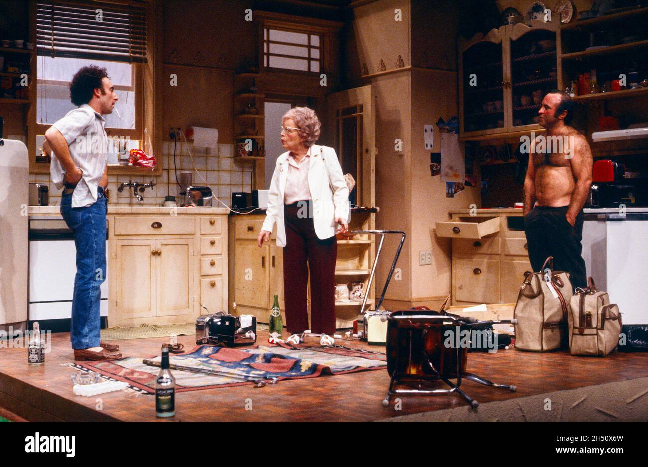 l-r: Antony Sher (Austin), Patricia Hayes (Mom), Bob Hoskins (Lee) in TRUE WEST by Sam Shepard at the Cottesloe Theatre, National Theatre (NT) London  10/12/1981  design: Grant Hicks  lighting: Rory Dempster  director: John Schlesinger Stock Photo
