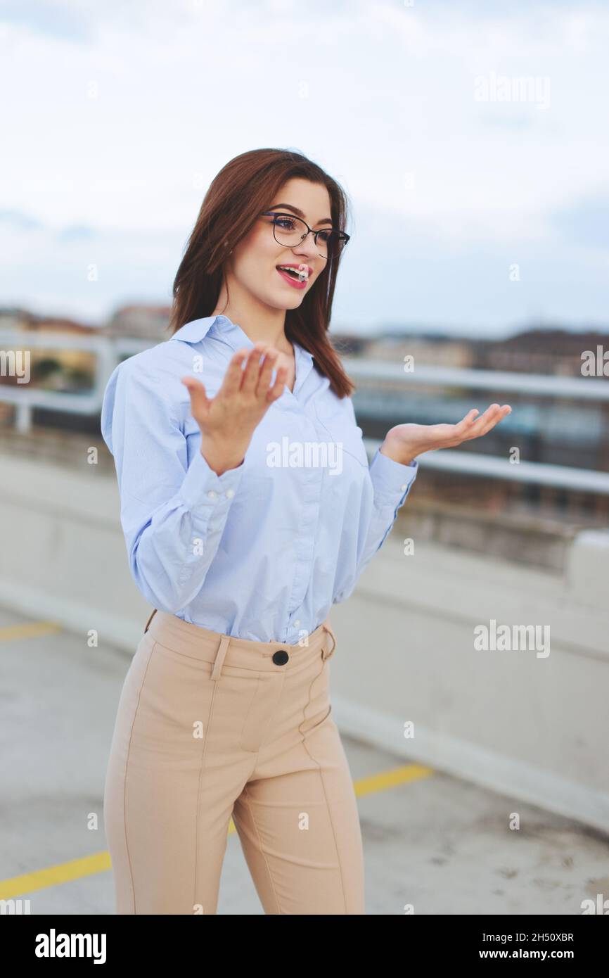 Young nerd redhead businesswoman explain at outdoors in city Stock Photo