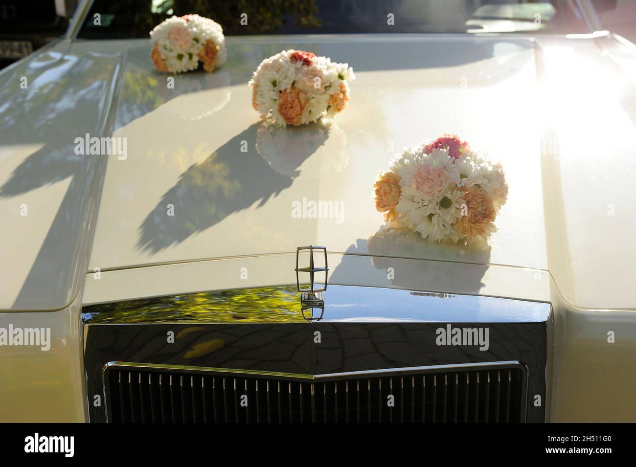 Black Wedding Car Decorations Hood Stock Photo by ©MAK7max 371222242