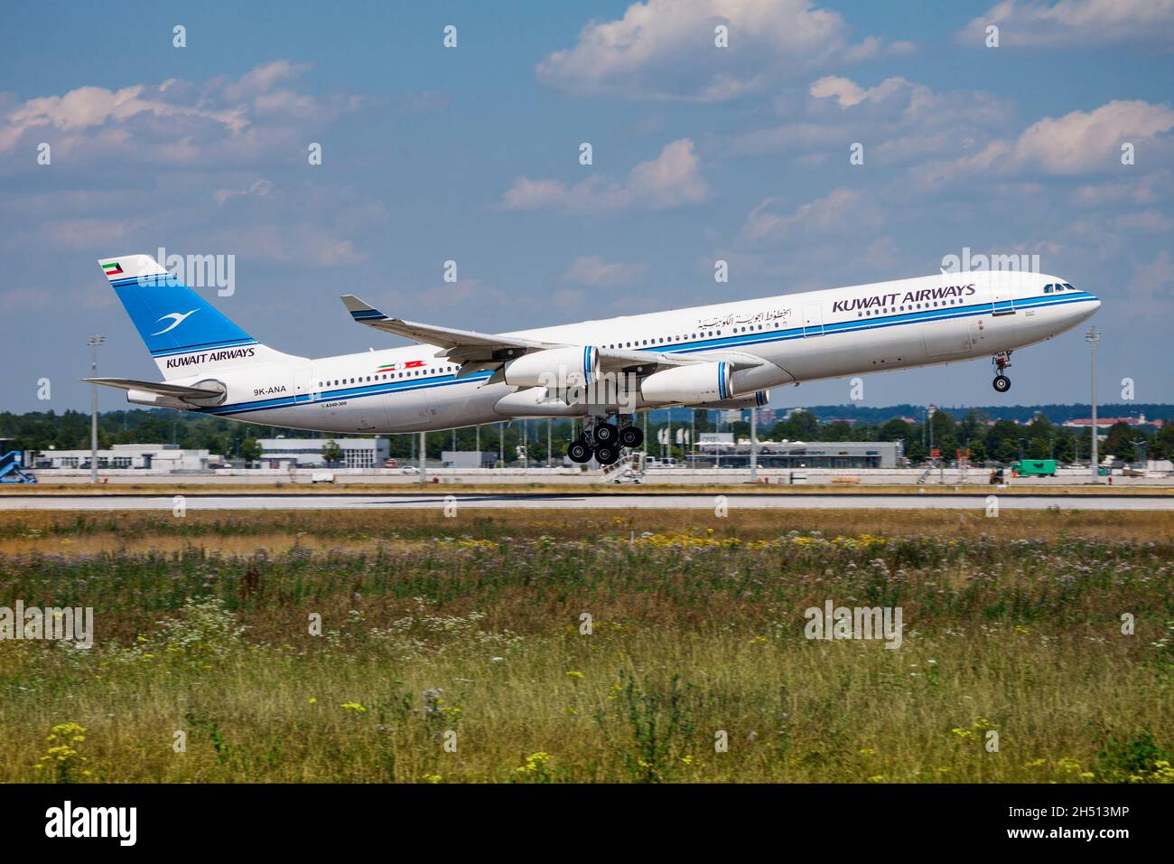 Kuwait international airport hi-res stock photography and images - Alamy