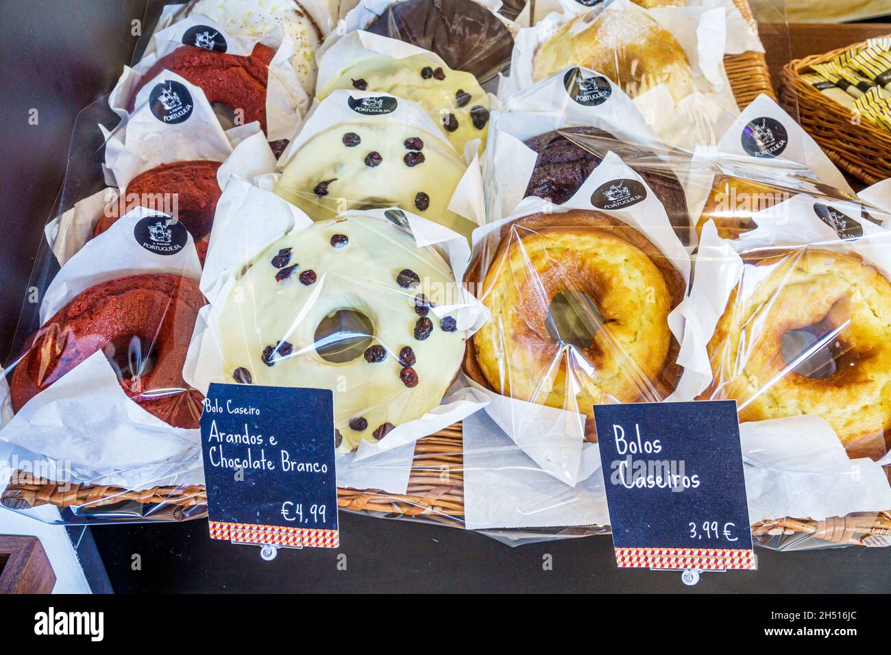 Bakery counter bundt cakes bolos caseiros hires stock photography and