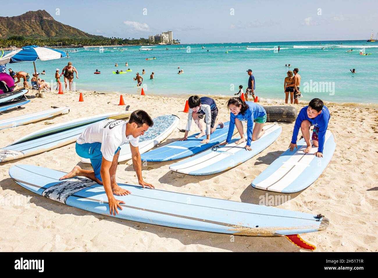Surfing Lesson Waikiki Beach Hi res Stock Photography And Images Alamy