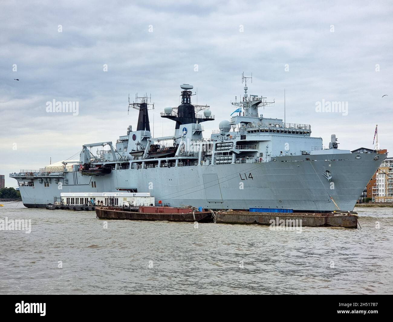 Royal Navy Amphibious Transport Dock Hi res Stock Photography And royal-navy-amphibious-transport-dock-hi-res-stock-photography-and