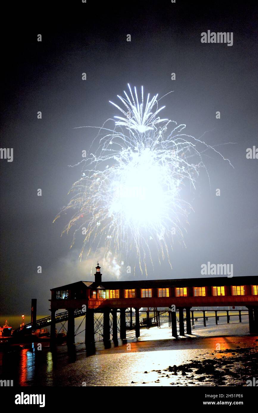 05/11/2021 PLA Royal Terrace Pier Gravesend UK. Bonfire Night fireworks