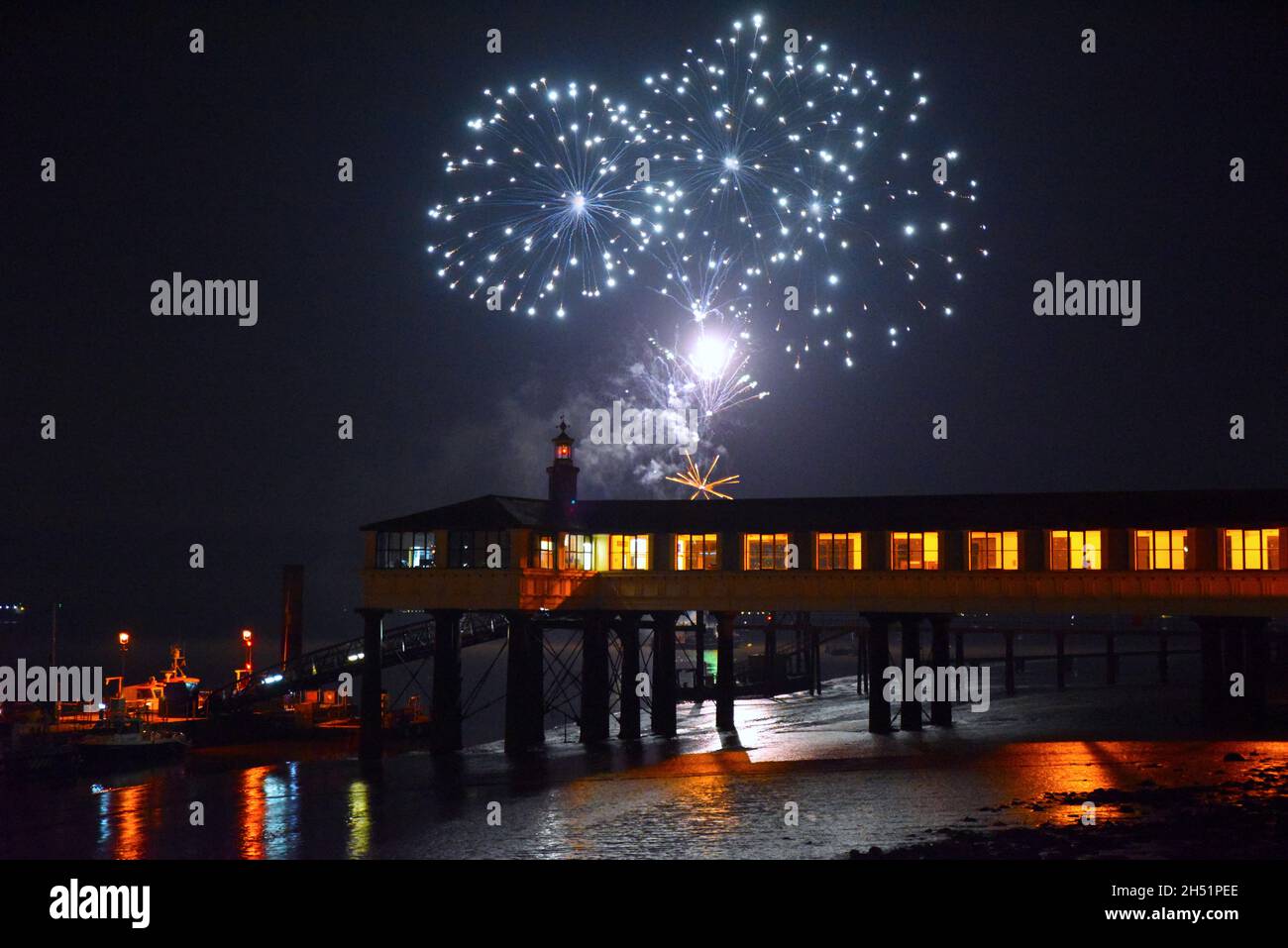05/11/2021 PLA Royal Terrace Pier Gravesend UK. Bonfire Night fireworks