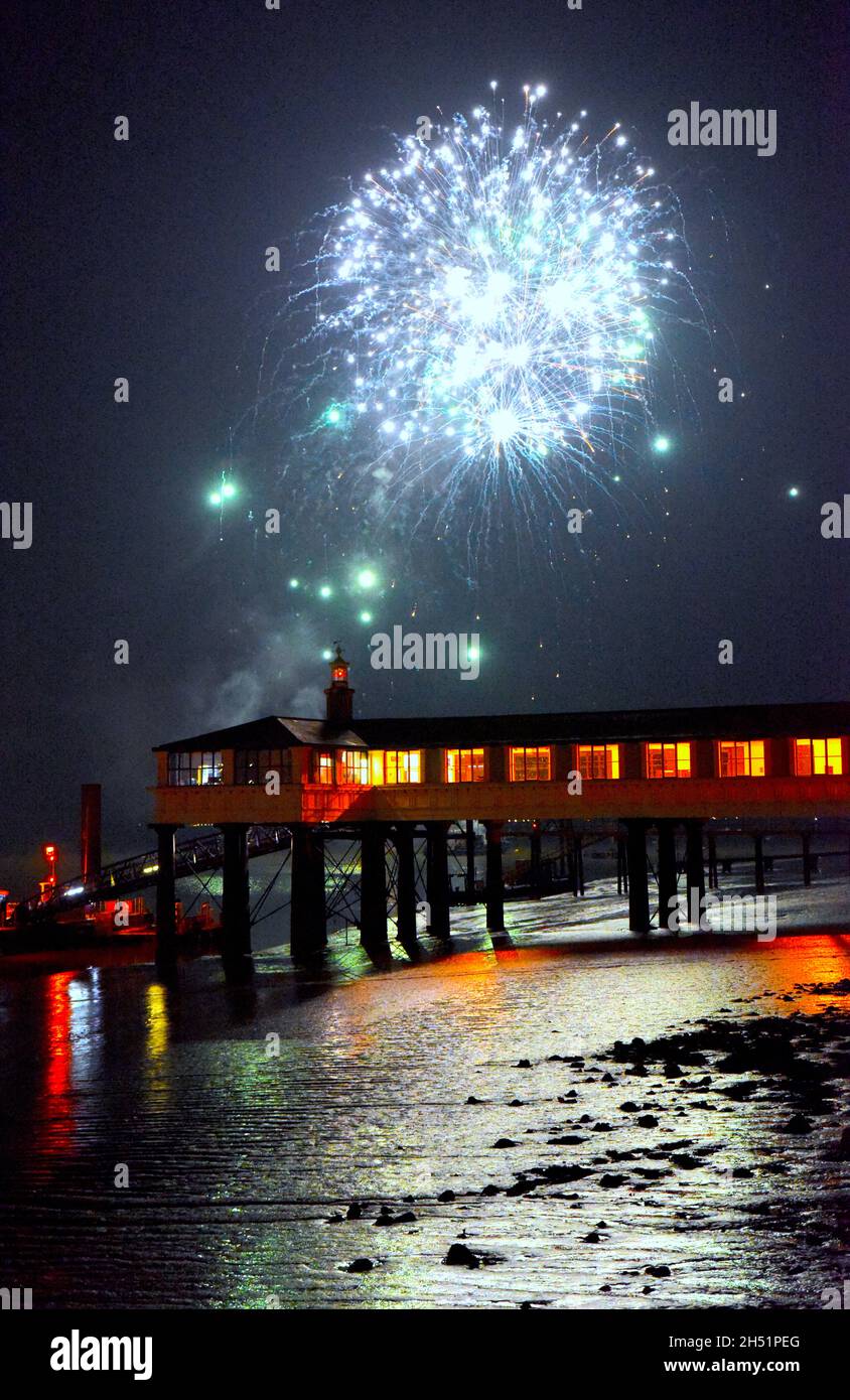 05/11/2021 PLA Royal Terrace Pier Gravesend UK. Bonfire Night fireworks