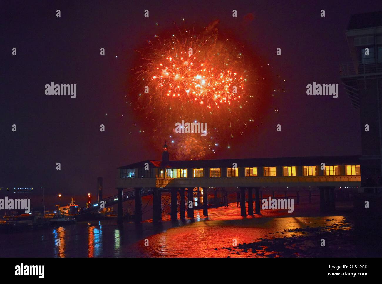 05/11/2021 PLA Royal Terrace Pier Gravesend UK. Bonfire Night fireworks