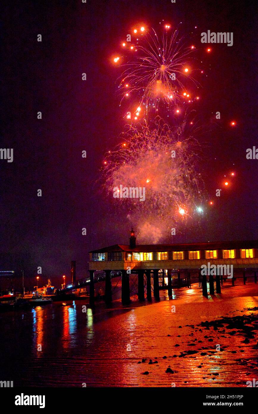 05/11/2021 PLA Royal Terrace Pier Gravesend UK. Bonfire Night fireworks