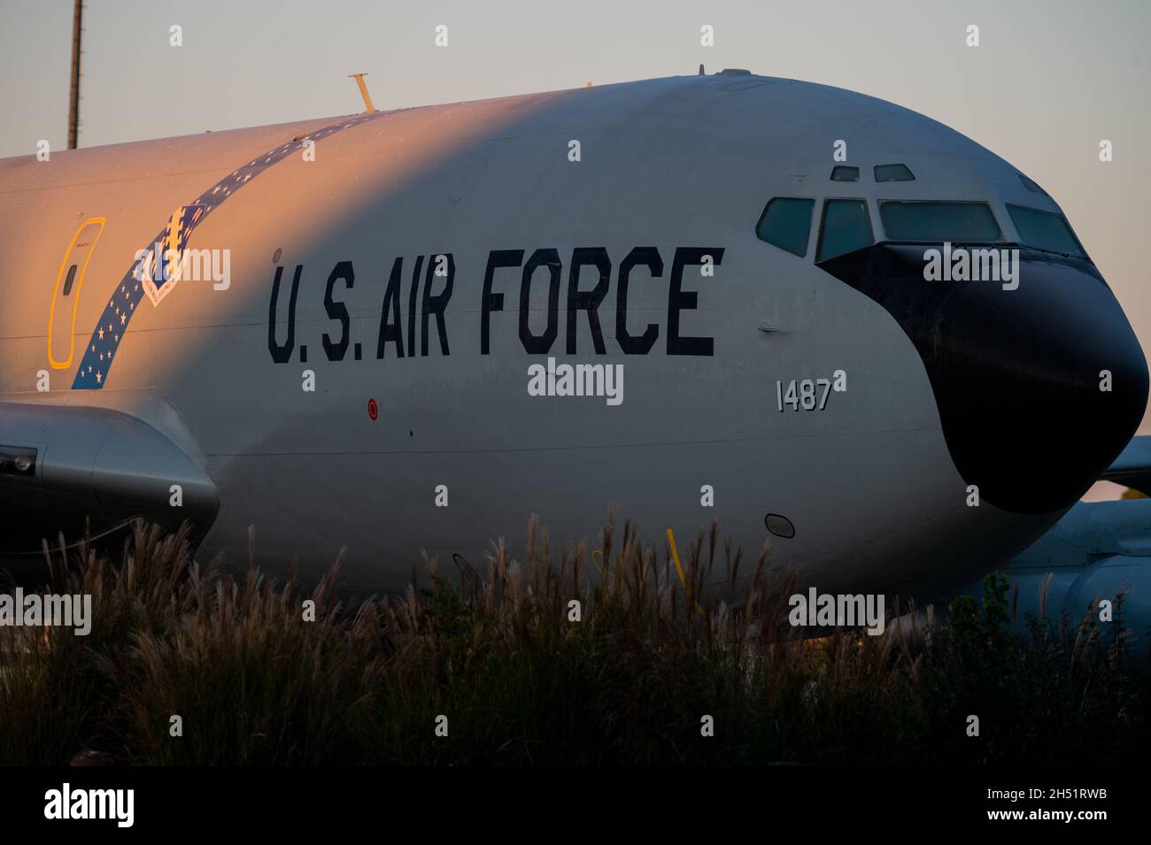 The 126th Air Refueling Wing’s KC-135E Stratotanker static display stands at Scott Air Force Base, Illinois, Nov. 4, 2021. The retired aircraft was one of the wing’s first and flew during the Cold War. (U.S. Air National Guard photo by Staff Sgt. Aaron Rodriguez) Stock Photo