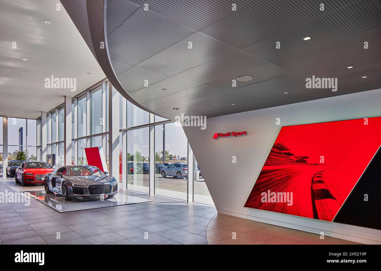 Electric car shop bmw hi-res stock photography and images - Alamy