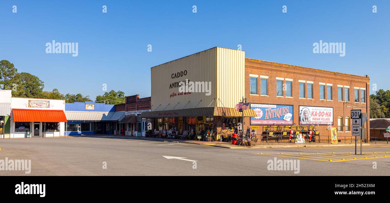 Murfreesboro, Arkansas, USA - September  26, 2021: The old business district on Main street around the courthouse Stock Photo