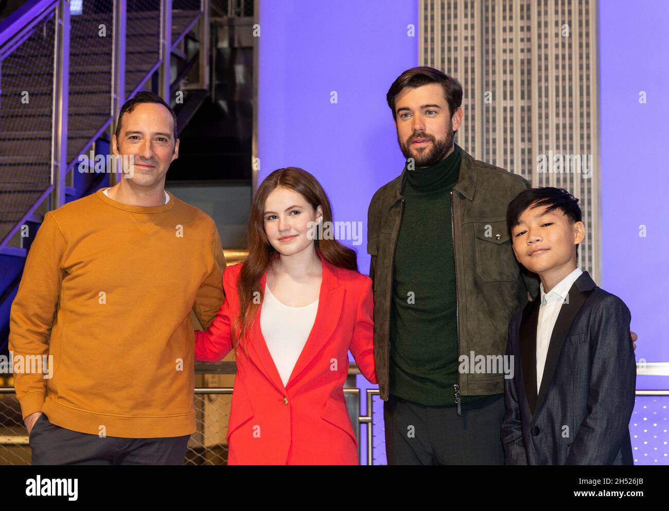 Empire State Building hosted cast of Clifford the Big Red Dog movie ...