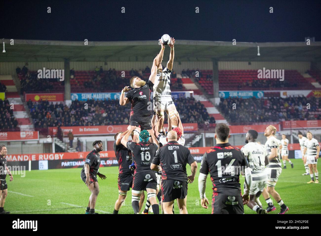 Rouen, France. 05th Nov, 2021. Line out for Gregoire Bazin of Vannes,  John-Charles Astle of Rouen during the French championship Pro D2 rugby  union match between Rouen Normandie and RC Vannes on