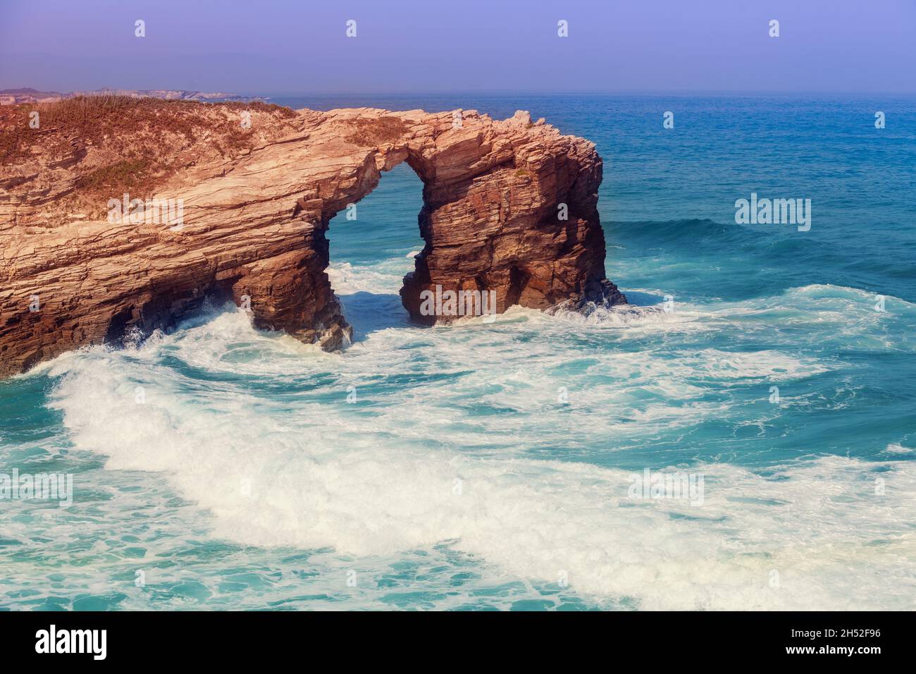 Sea rock arch hi-res stock photography and images - Alamy