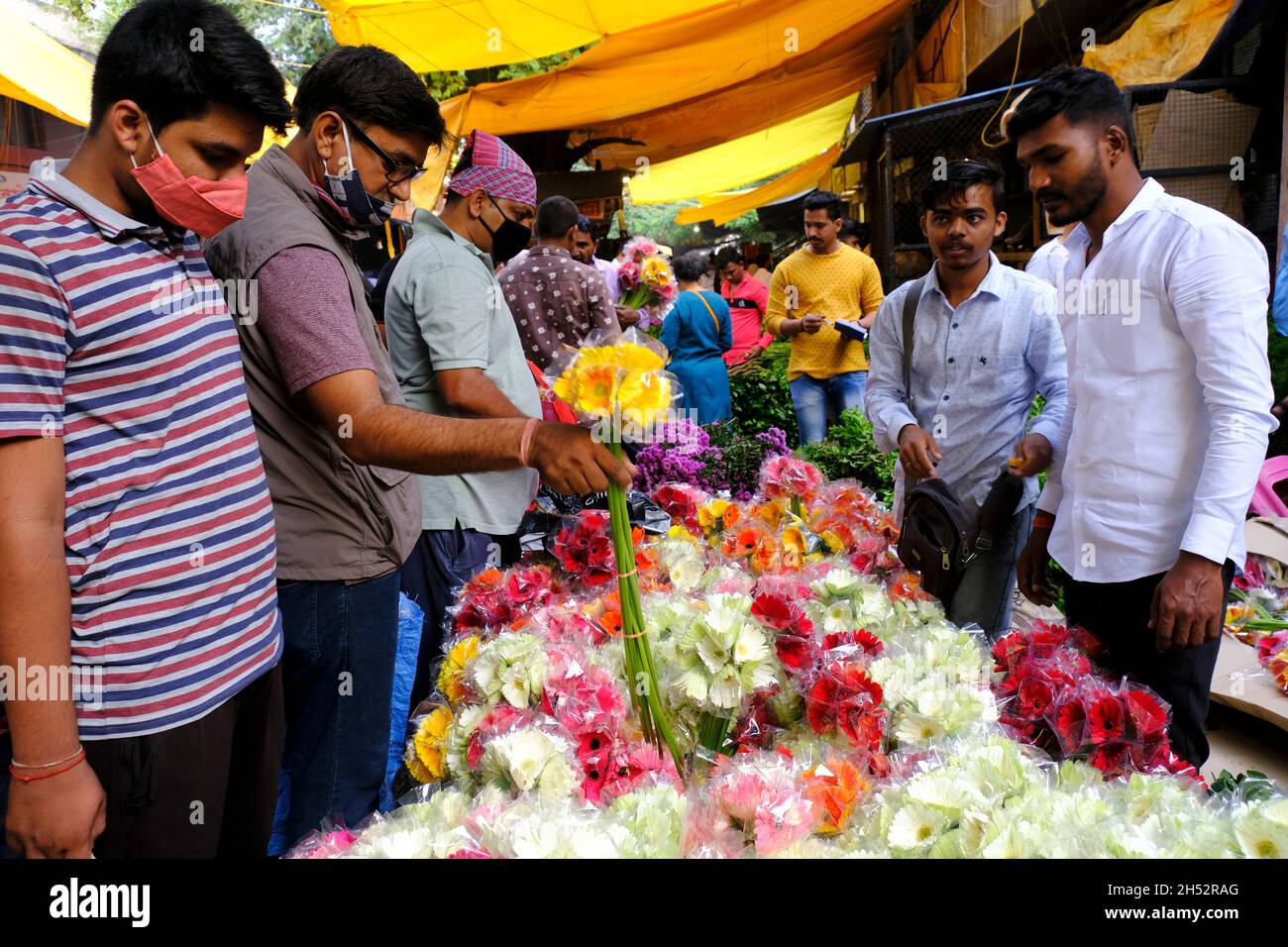 Pune, INDIA November 04 Flower at Market Yard in Pune during Diwali