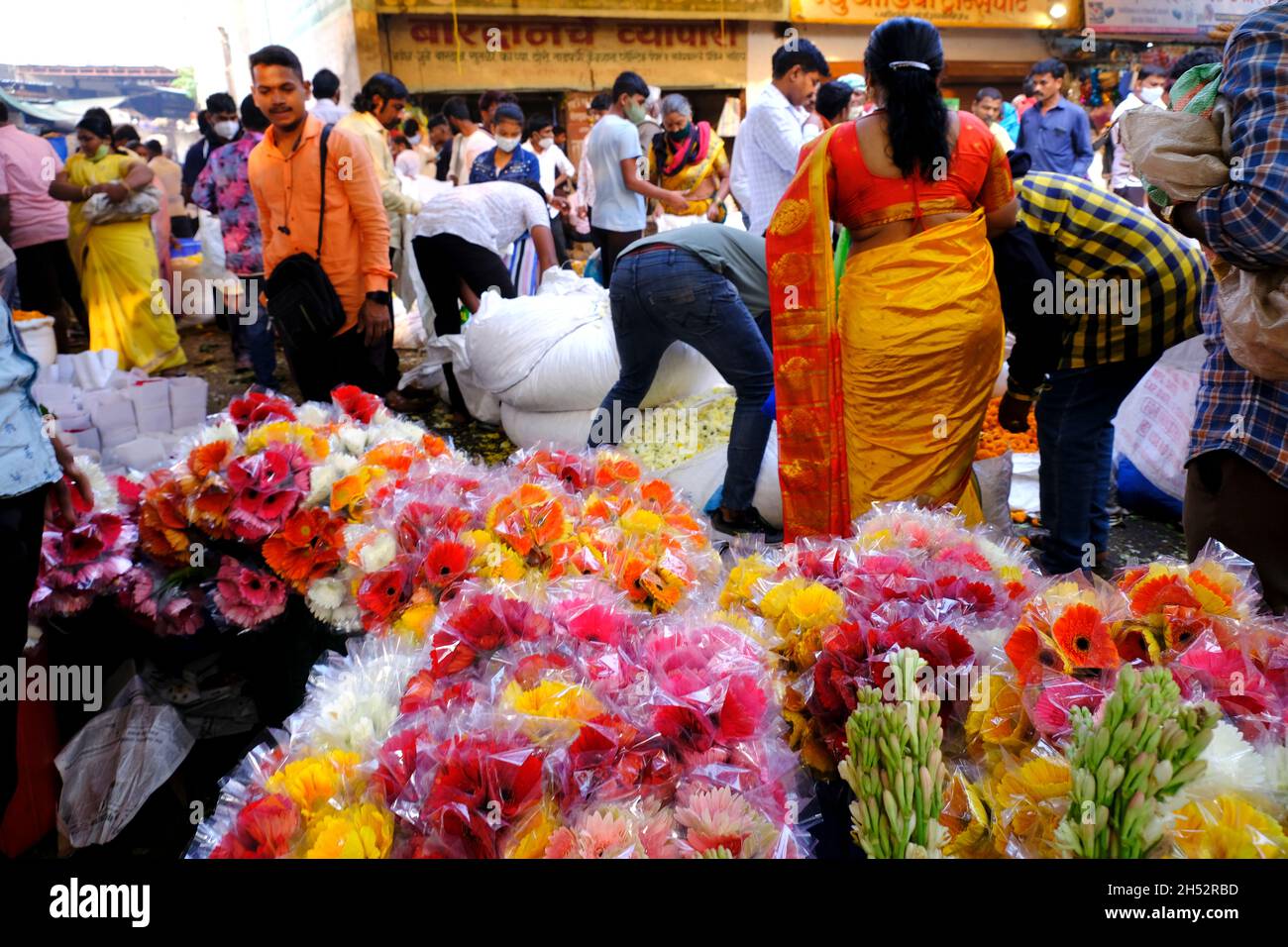 Pune, INDIA November 04 Flower at Market Yard in Pune during Diwali