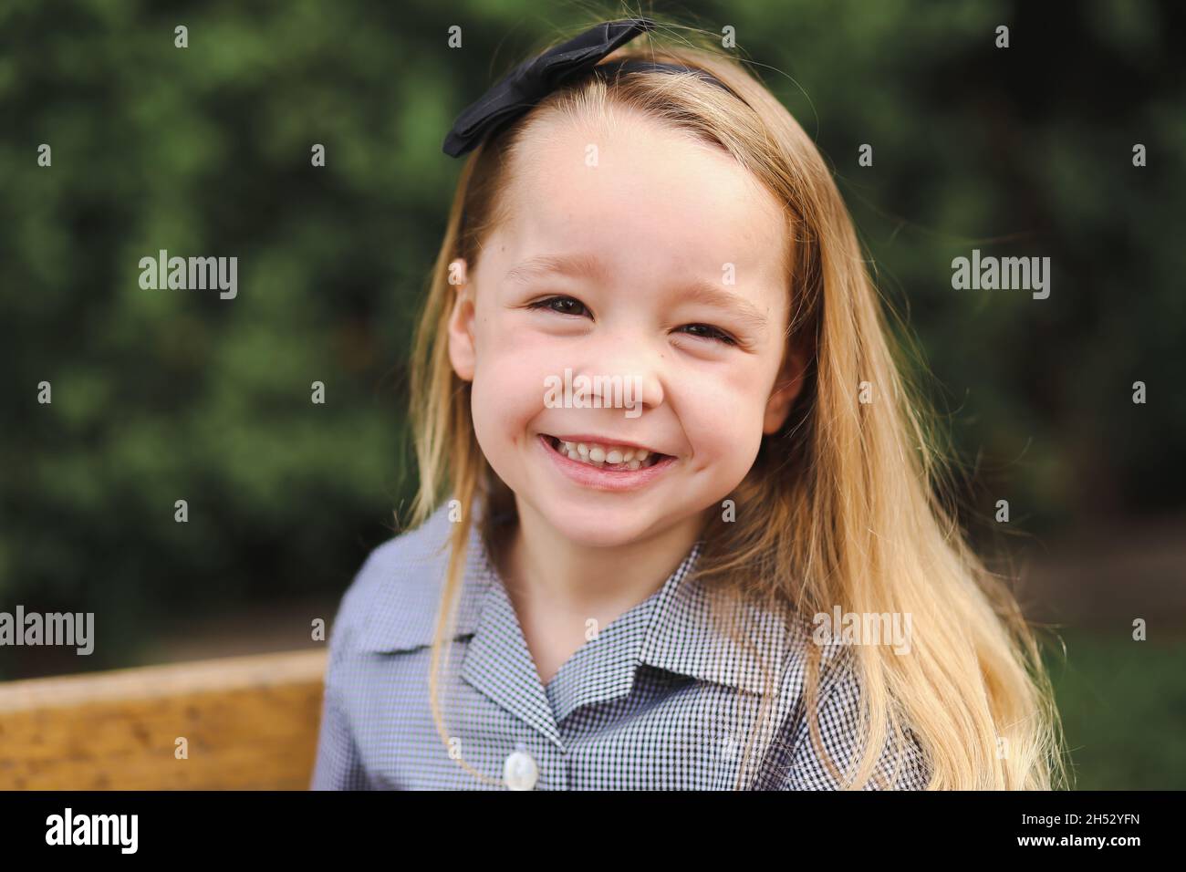 Girl wearing uniform hi-res stock photography and images - Alamy