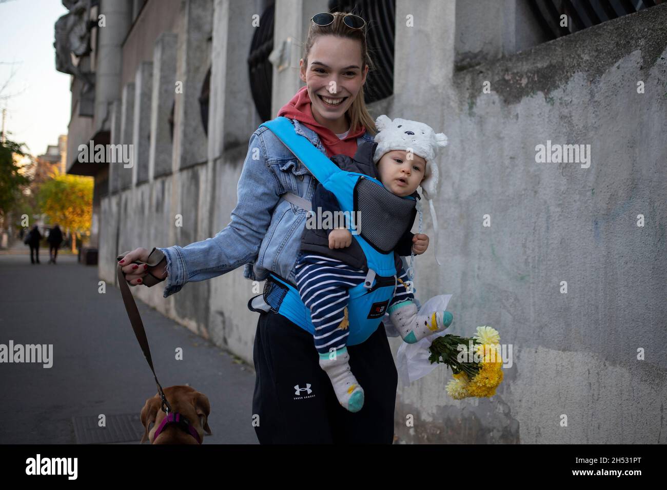 Woman carrying child street hi res stock photography and images Alamy