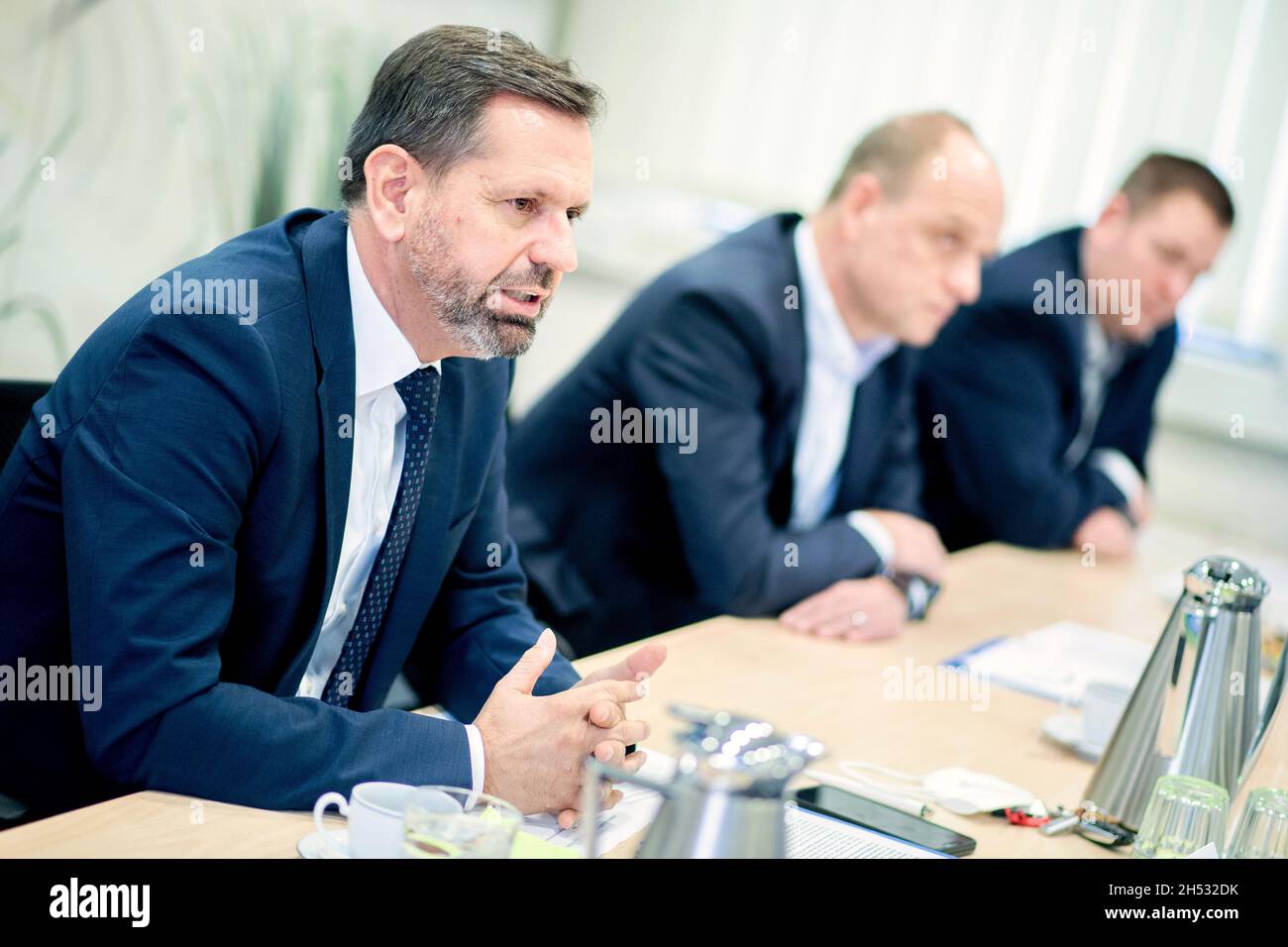 Norden, Germany. 06th Nov, 2021. Olaf Lies (SPD), Minister of the  Environment in Lower Saxony, speaks during a press conference in the NLWKN  directorate. Carl-Ulfert Stegmann, Chairman of the Board of the