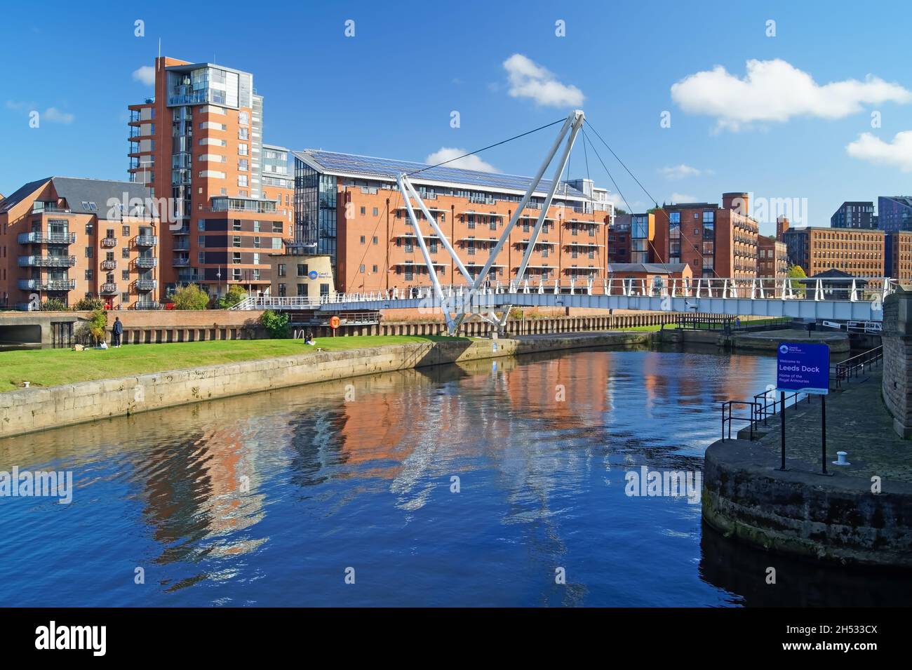 UK, West Yorkshire, Aire and Calder Navigation looking across North Fearns Island towards Knights Way Bridge and Roberts Wharf. Stock Photo