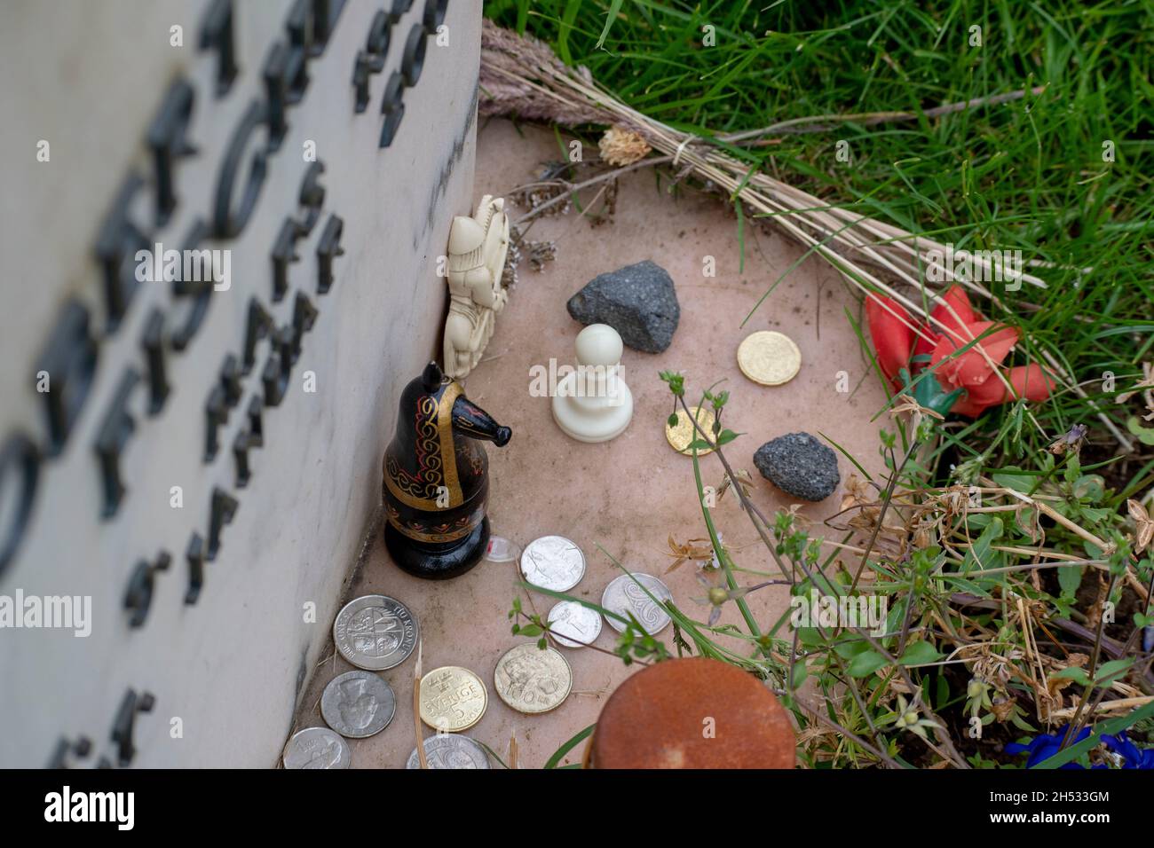 Boris Spassky Russian chess grandmaster talking about his life on stage at  Hay Festival 2008 Hay on Wye Powys Wales UK Stock Photo - Alamy