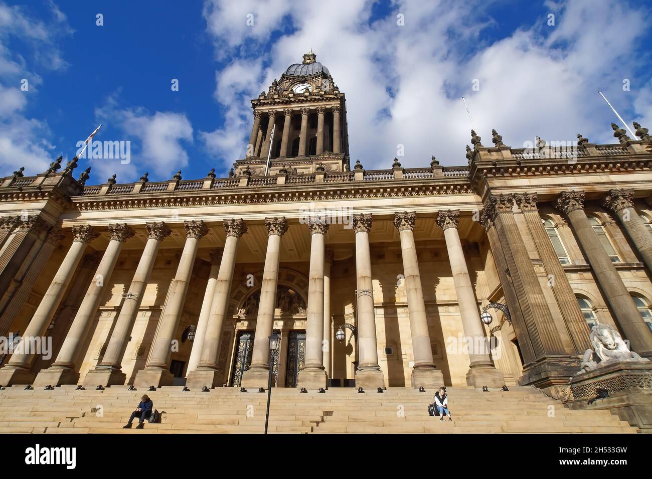 Leeds town hall lion hi-res stock photography and images - Alamy
