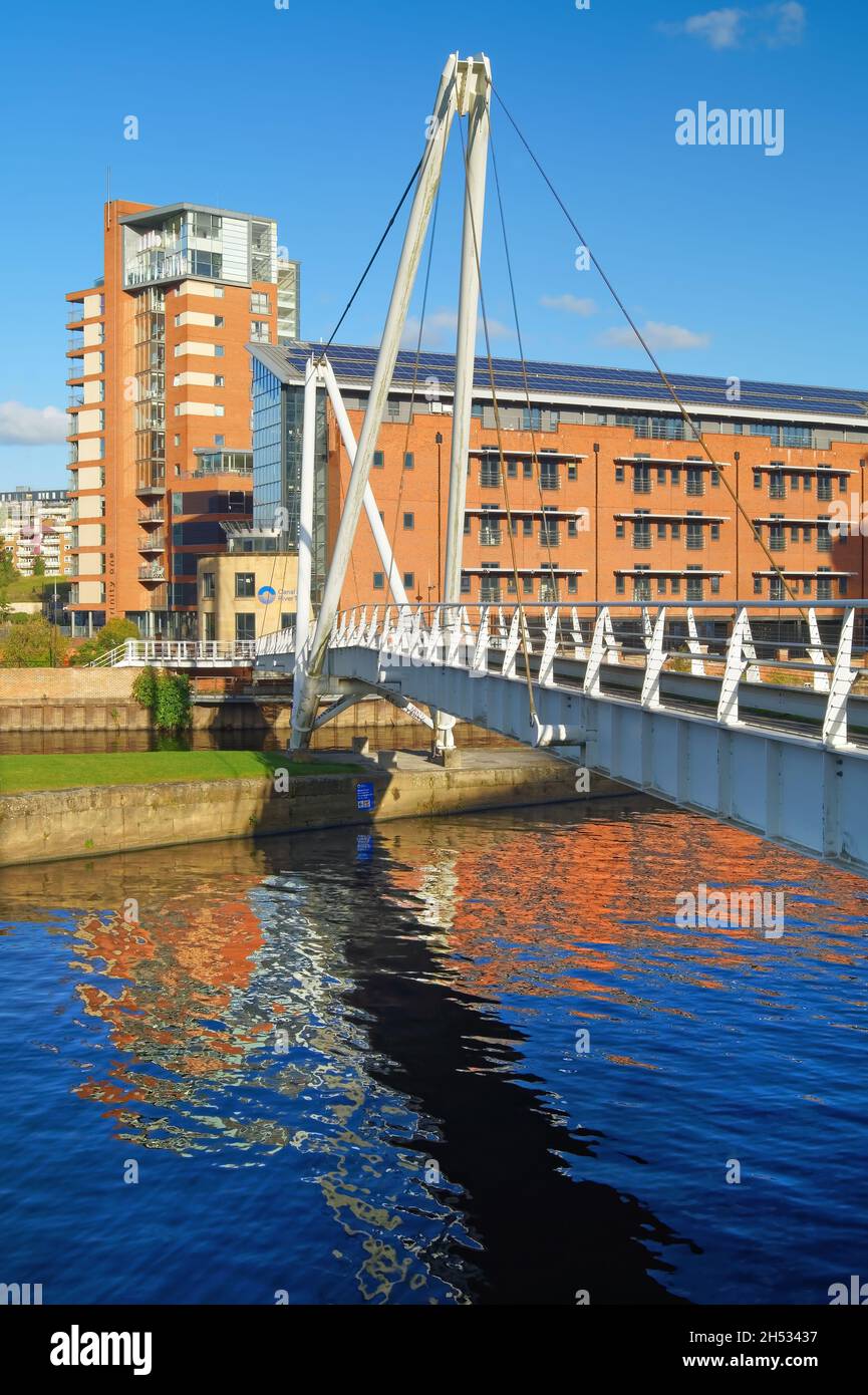 UK, West Yorkshire, Leeds, Knights Way Bridge crossing the Aire and Calder Navigation. Stock Photo