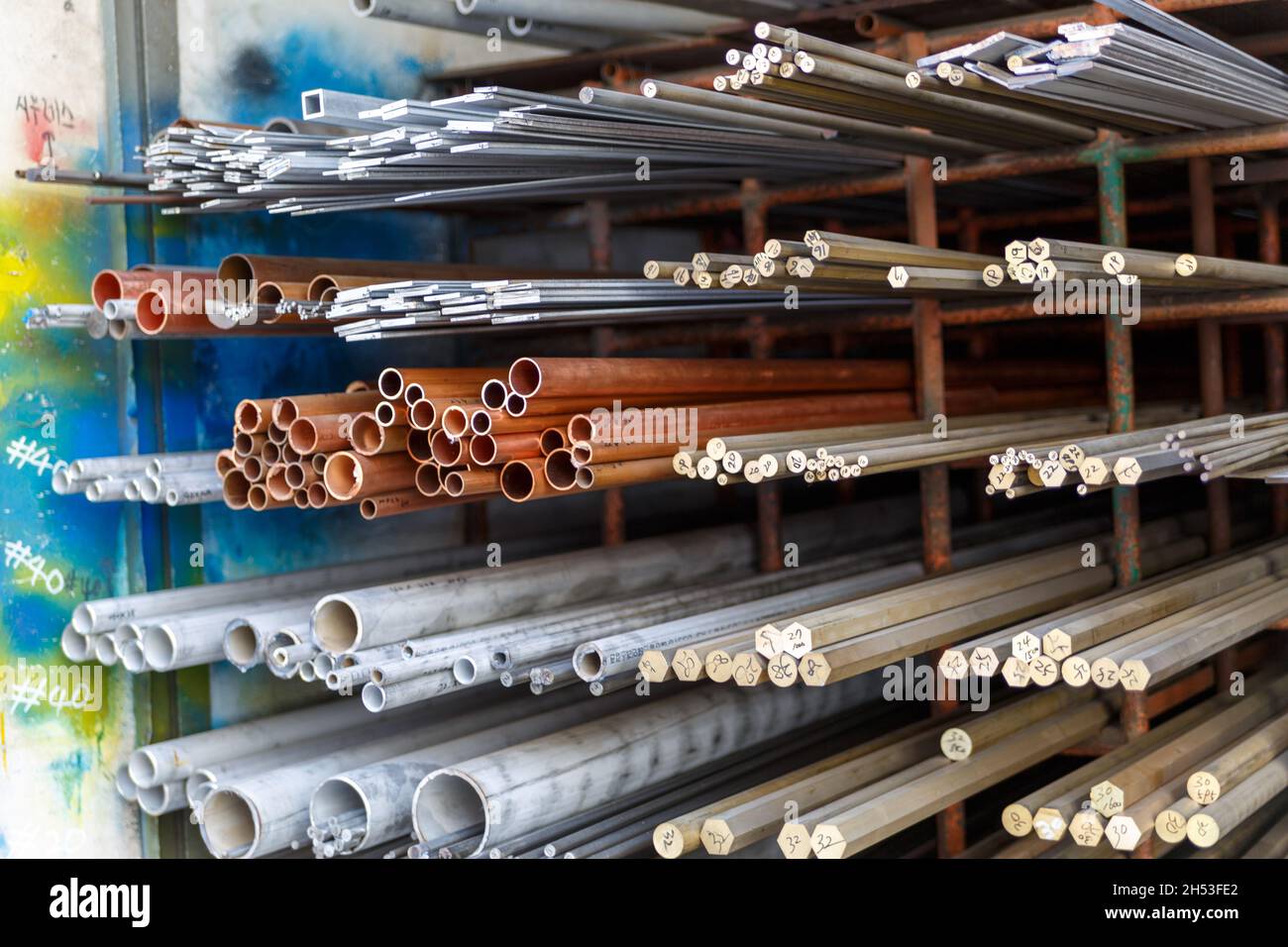 Pipe rack hi-res stock photography and images - Alamy