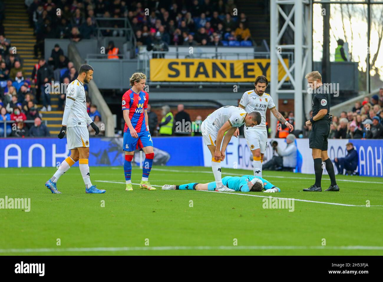 London, UK. 6th November 2021; Selhurst Park, Crystal Palace, London,  England; Premier League football, Crystal Palace versus Wolves: Jose Sa of  Wolverhampton Wanderers diving at the feet of Gallagher to save the