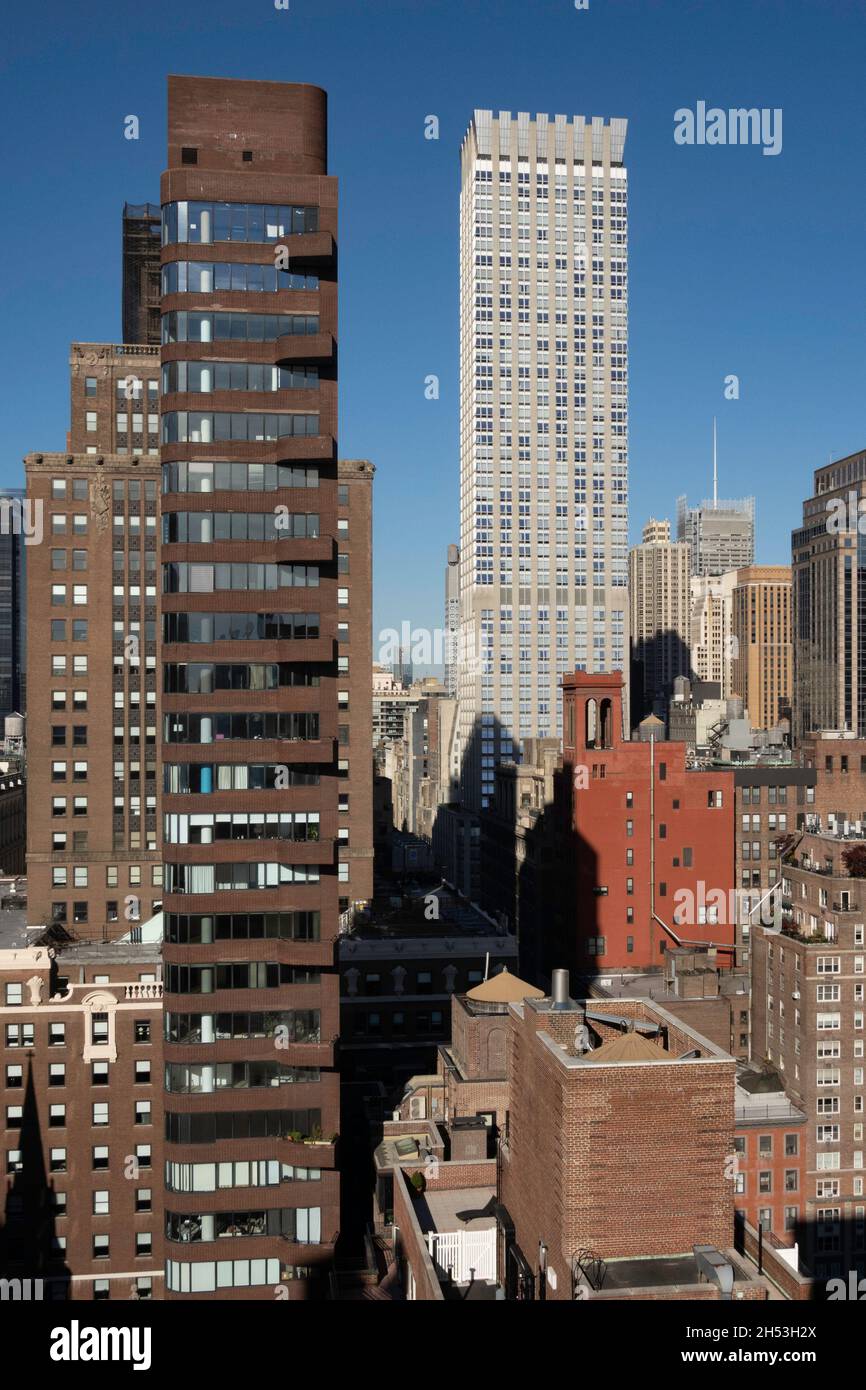 Skyline views of Manhattan as seen from a Murray Hill apartment rooftop, New York City, USA