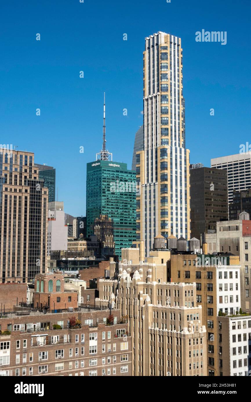 Skyline views of Manhattan as seen from a Murray Hill apartment rooftop, New York City, USA