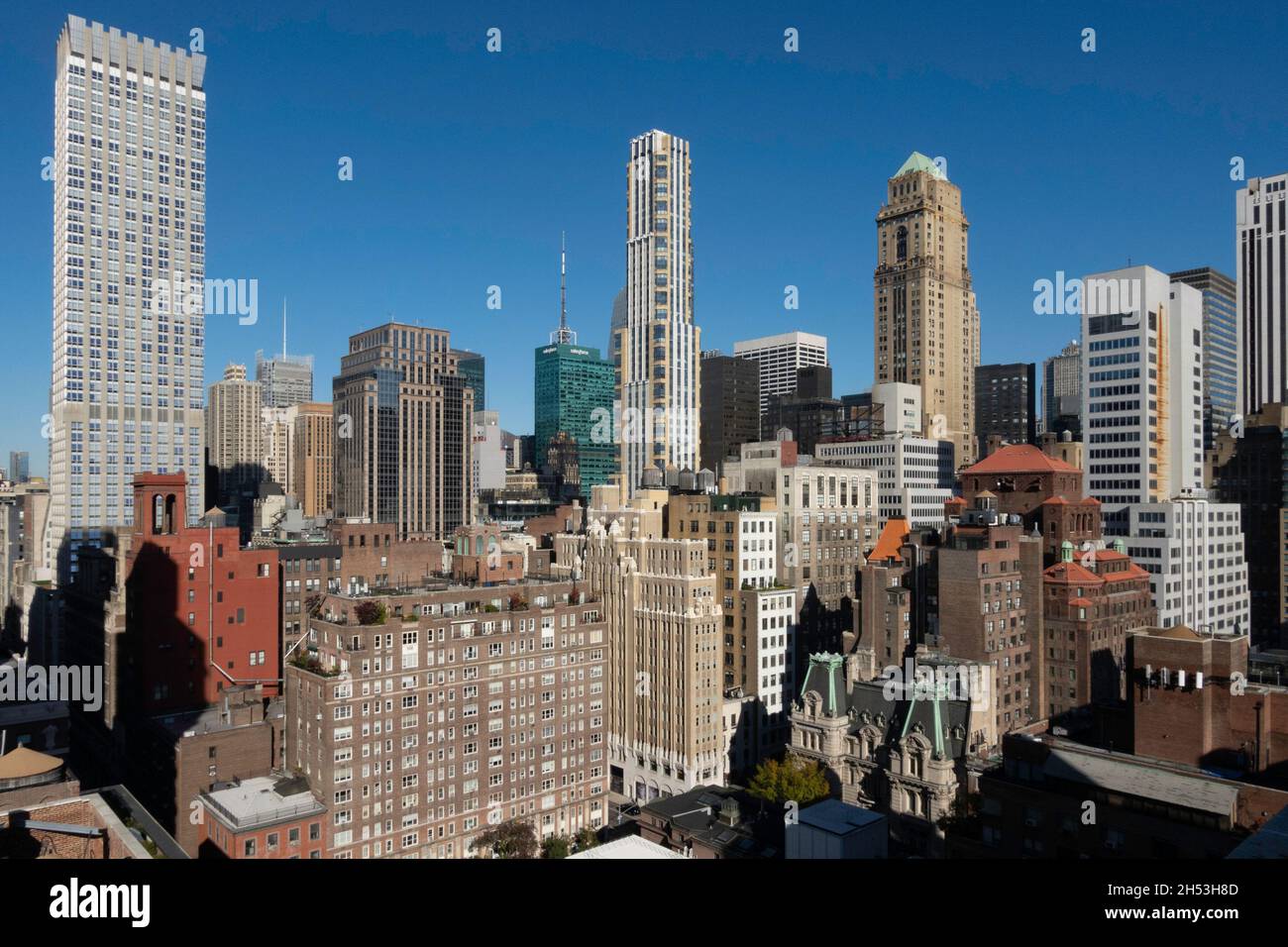Skyline views of Manhattan as seen from a Murray Hill apartment rooftop, New York City, USA