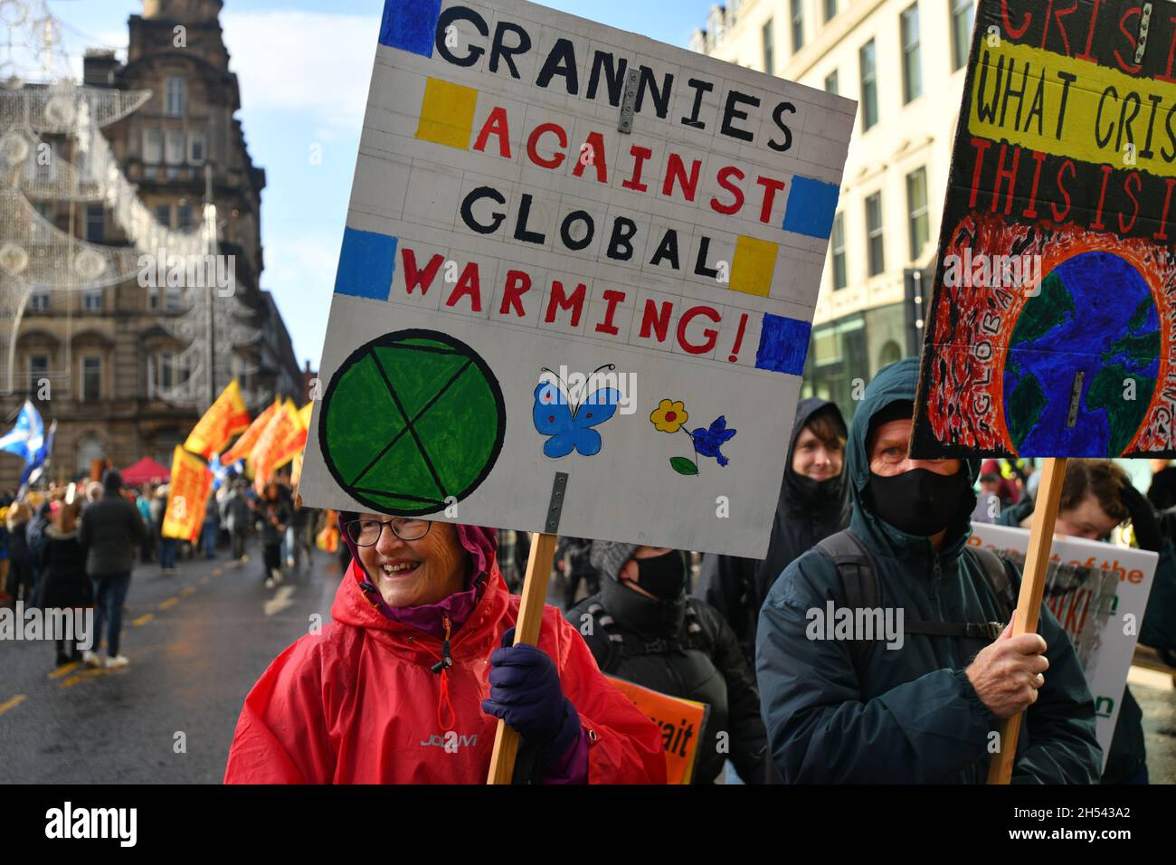 Glasgow Scotland, UK November 06 2021. The Global Day of Action takes place throughout the city with activists calling on governments to limit climate change to 1.5 degrees C. credit sst/alamy live news Stock Photo