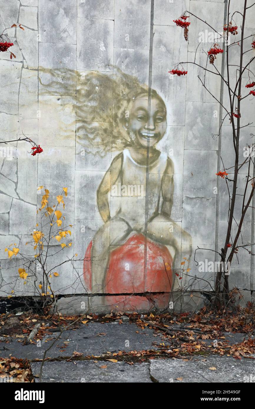 graffiti-at-the-ghost-city-of-