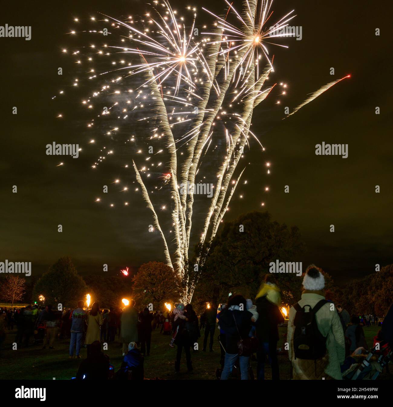 Large scale fireworks hires stock photography and images Alamy
