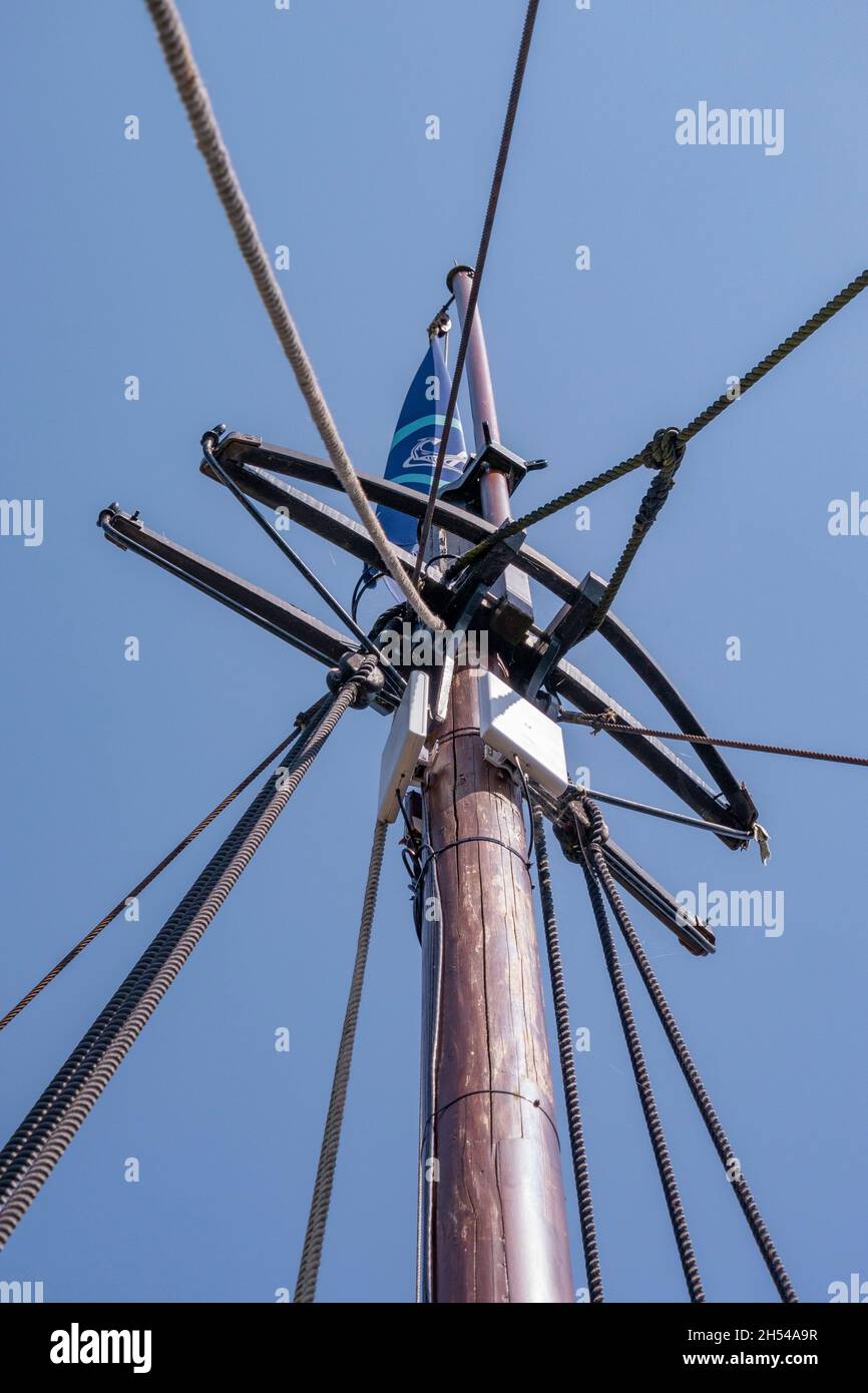 Ships mast mast rig rigging hi-res stock photography and images - Alamy