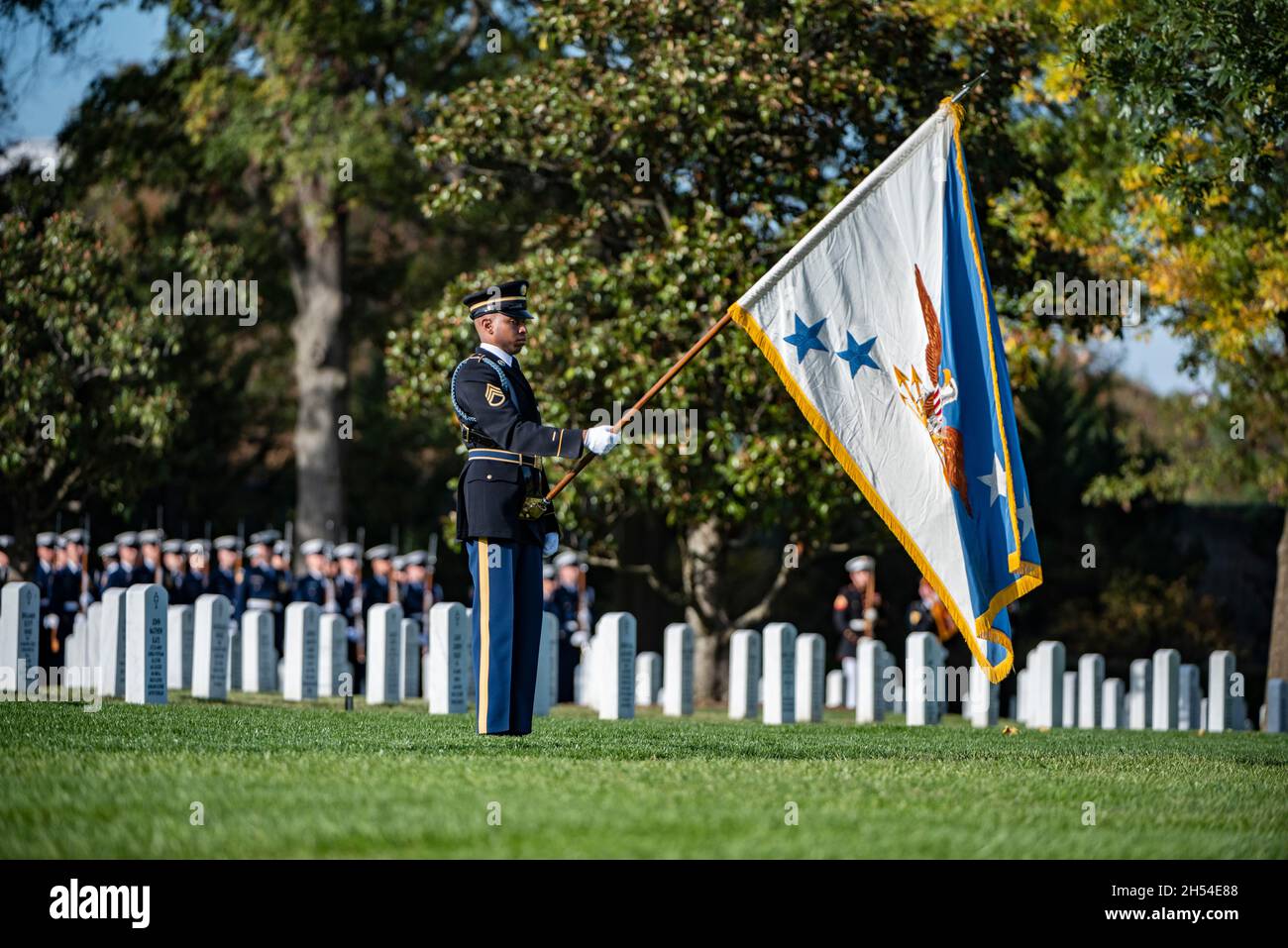 Arlington, United States. 05th Nov, 2021. A U.S. Army Old Guard color bearer carries the Chairman of the Joint Chiefs flag in honor of former Chairman of the Joint Chiefs and Secretary of State Gen. Colin Powell during the full honors funeral at Arlington National Cemetery, November 5, 2021 in Arlington, Virginia. Credit: Elizabeth Fraser/DOD Photo/Alamy Live News Stock Photo