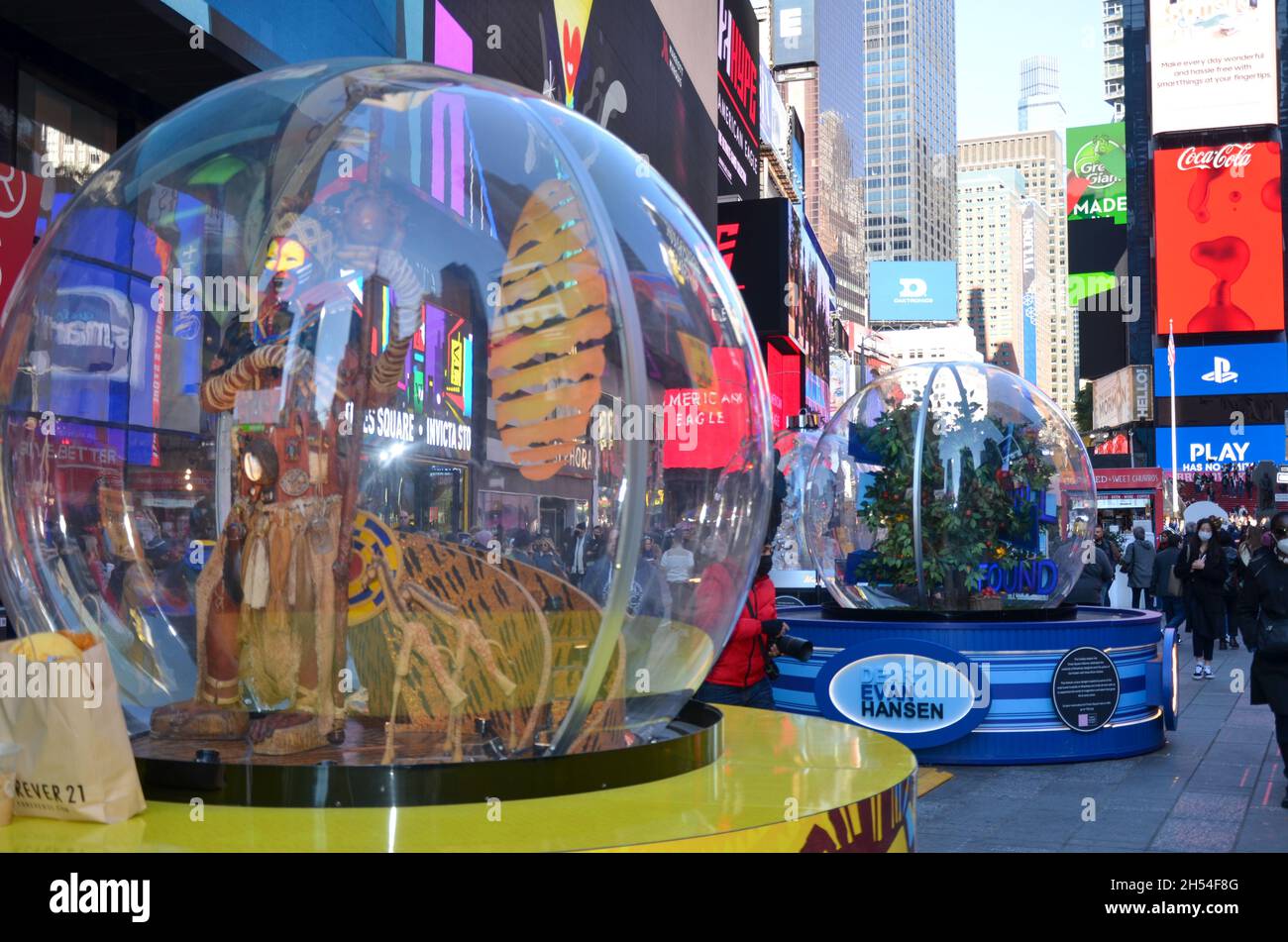 Times Square Snow Globes High Resolution Stock Photography and Images Alamy