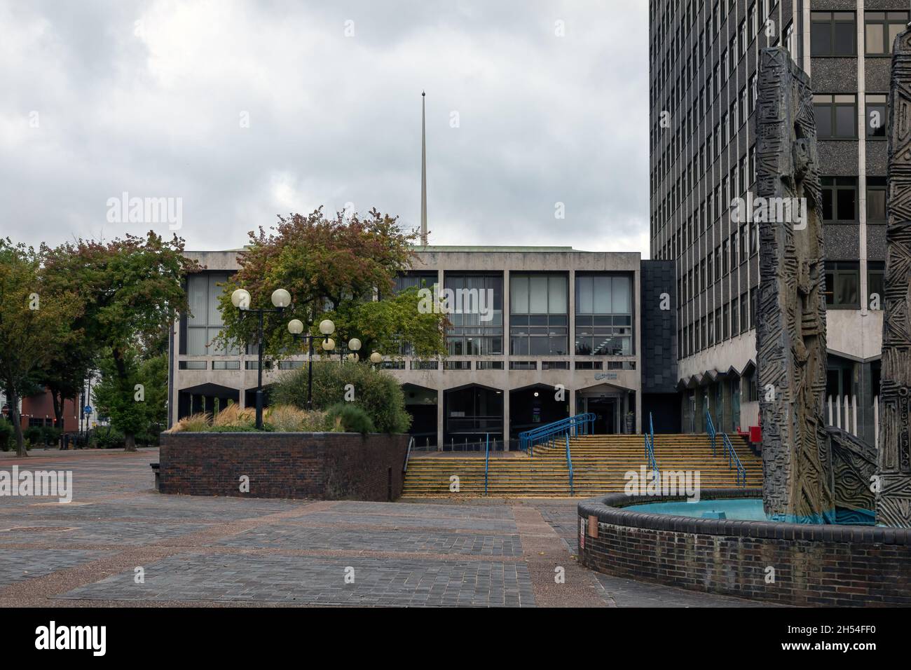 SOUTHEND-ON-SEA, ESSEX, UK - AUGUST 26, 2021: Exterior view of Southend Civic Centre on Victoria Avenue Stock Photo