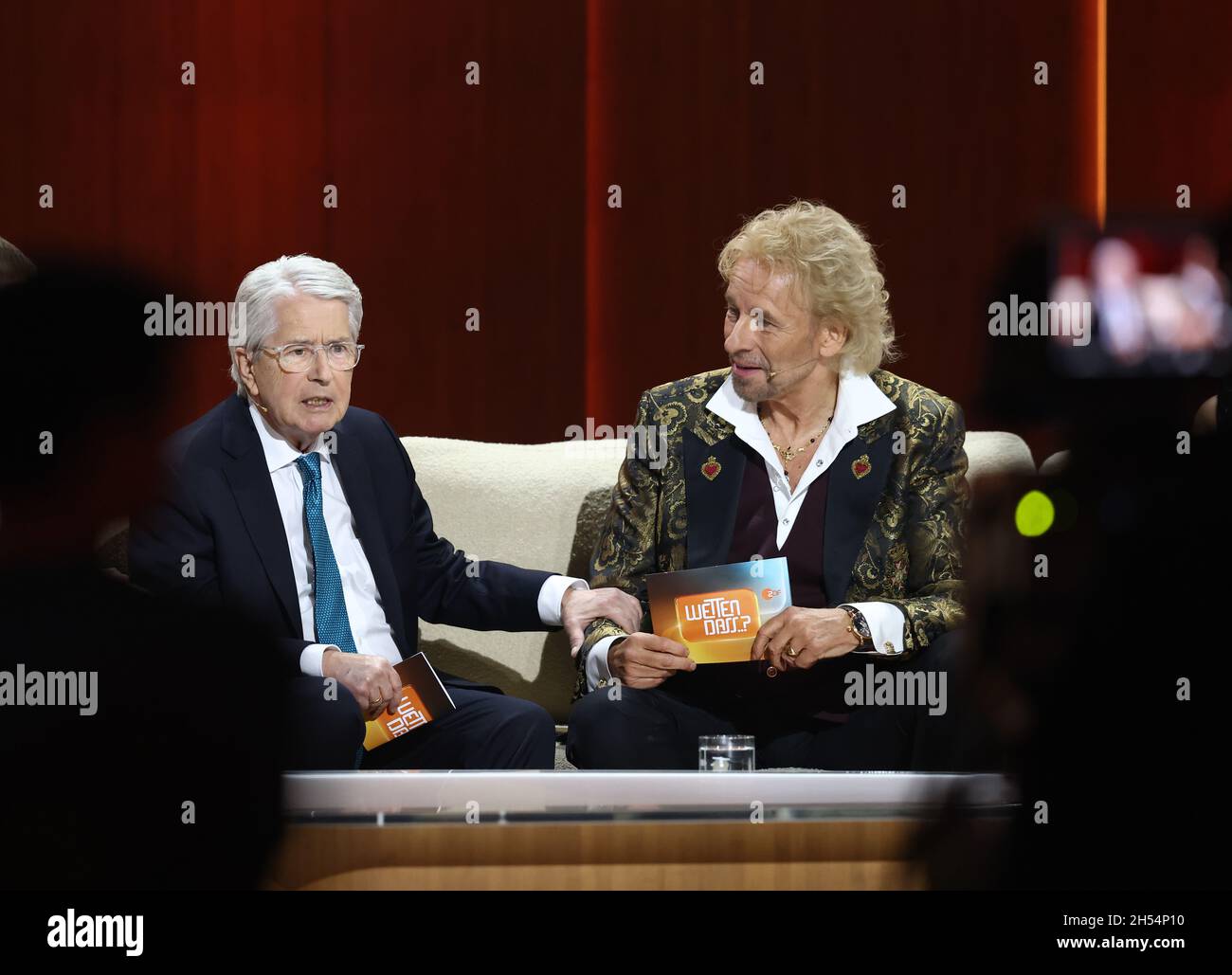 Nuremberg, Germany. 06th Nov, 2021. Frank Elstner (r), the inventor of